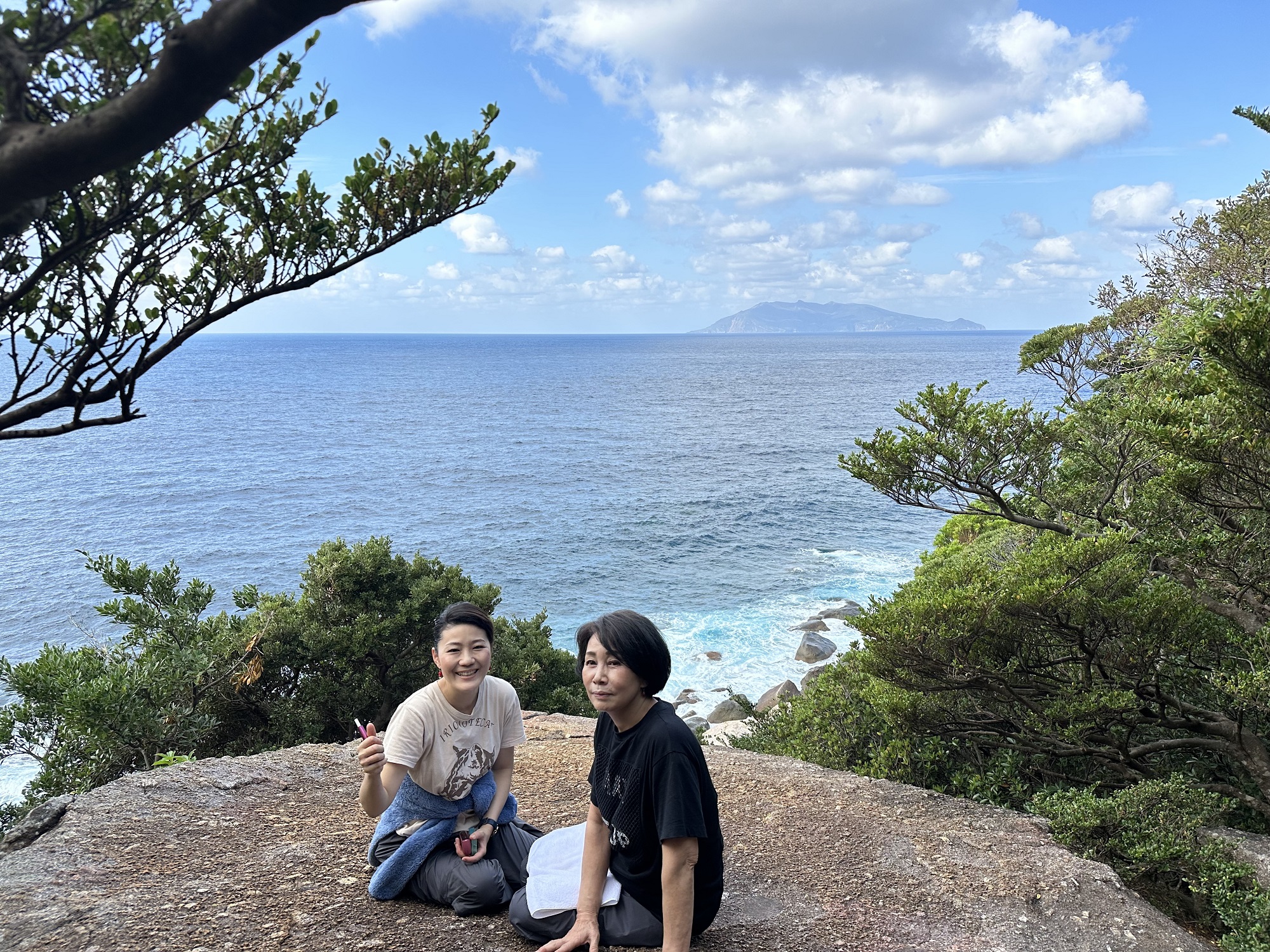 口永良部島を望む