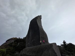 太忠岳山頂の天柱石