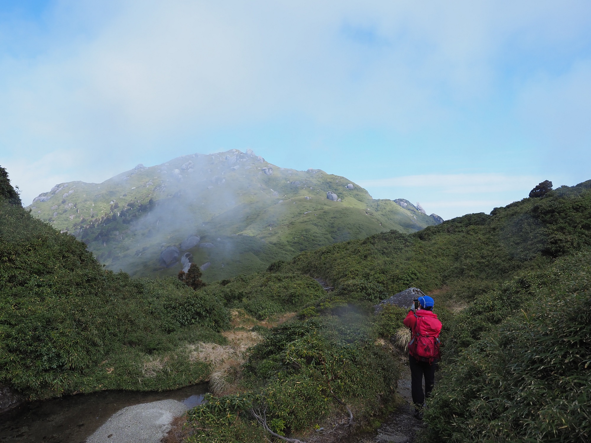 宮之浦岳を望む