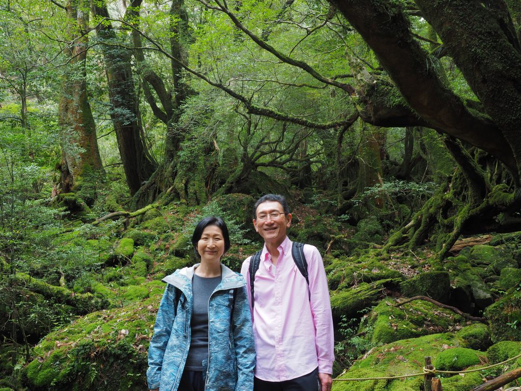 白谷雲水峡の苔むす森で記念撮影