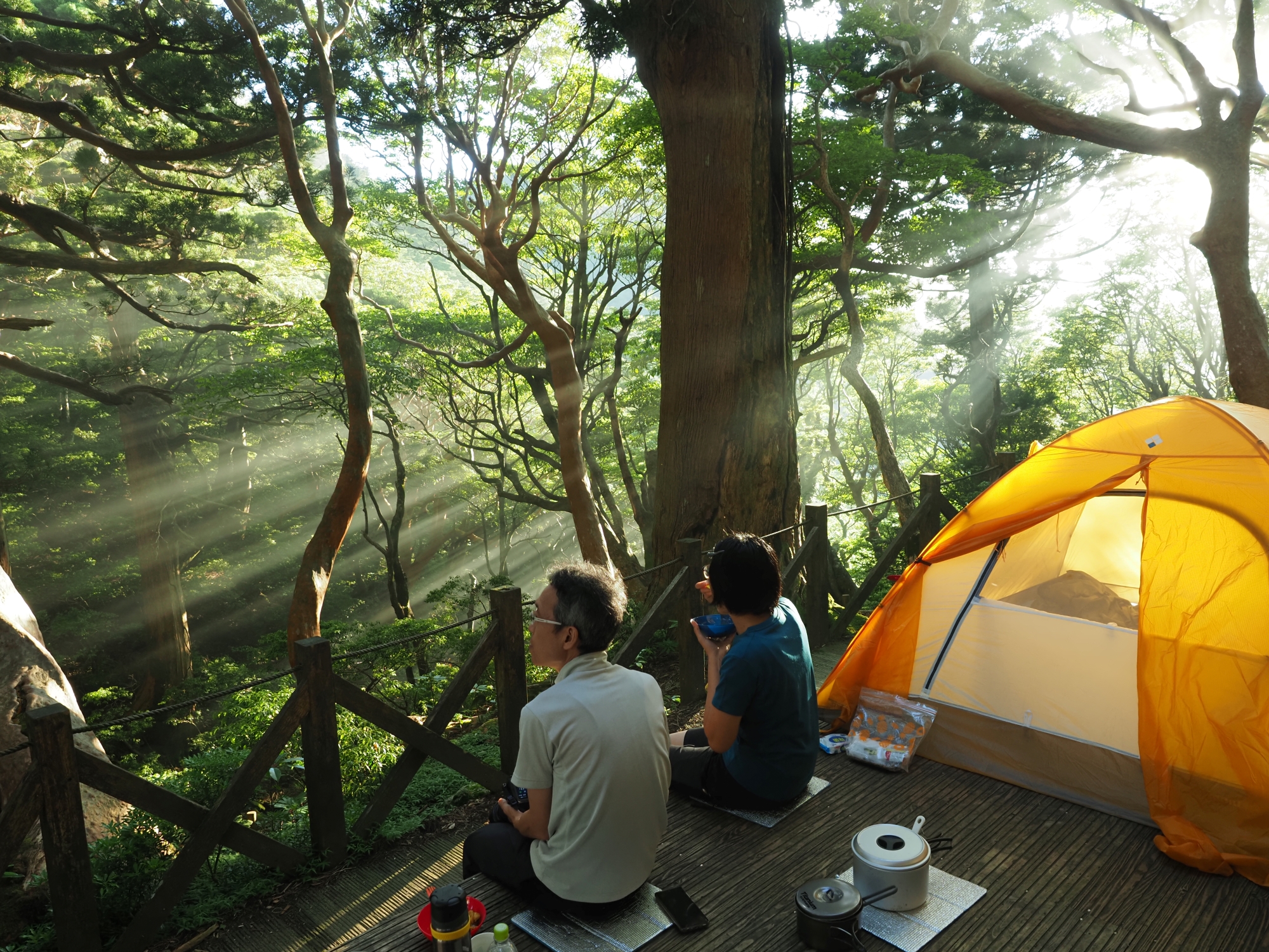 高塚小屋のテント場