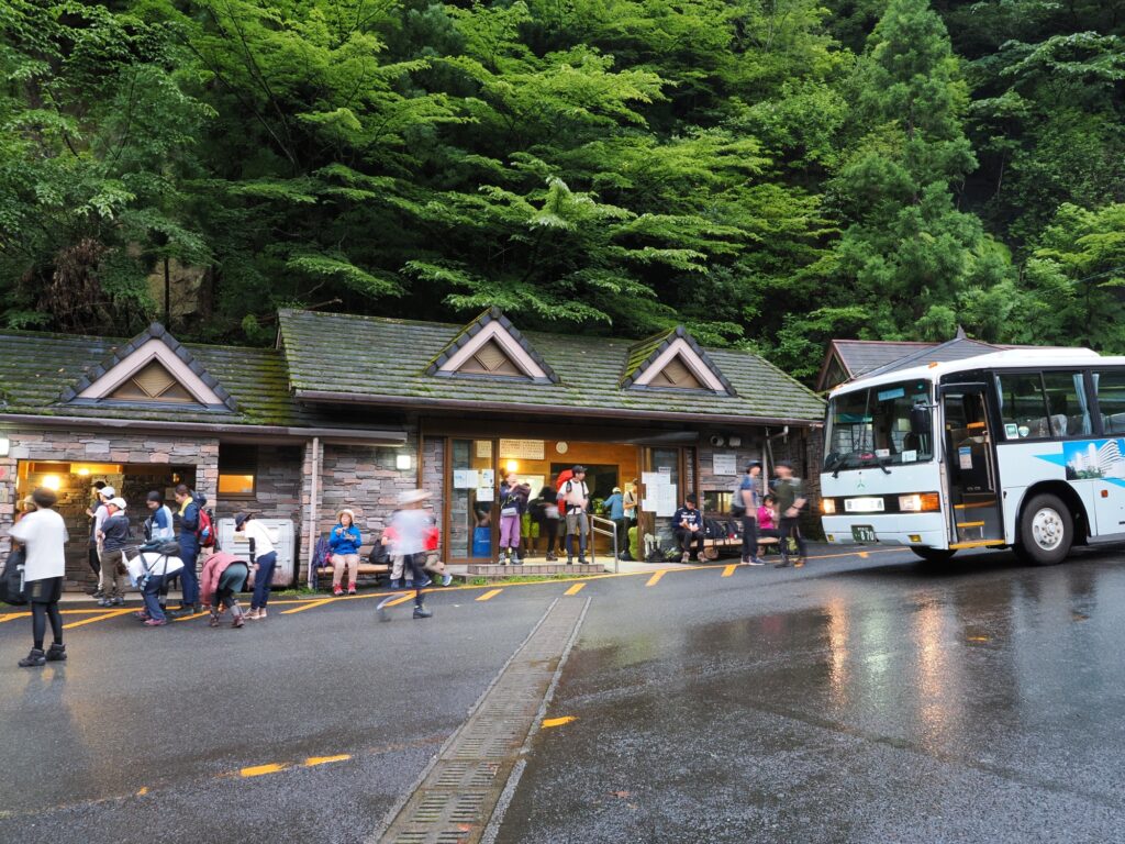 朝の荒川登山口